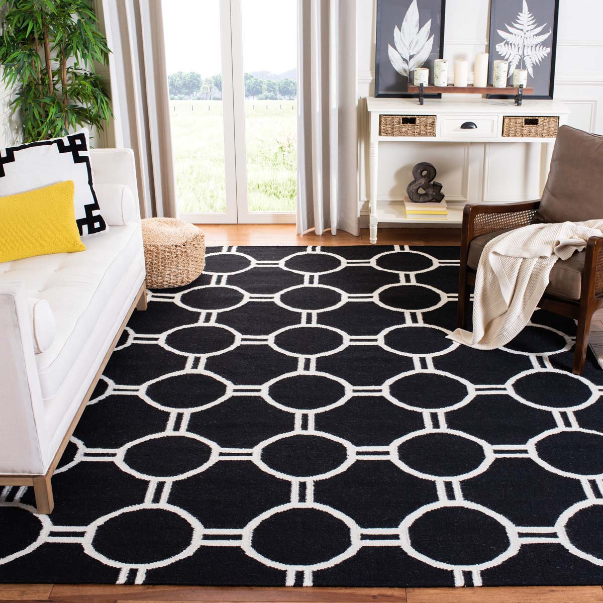 Safavieh Dhurries 636 Rug, DHU636 - Black / Ivory