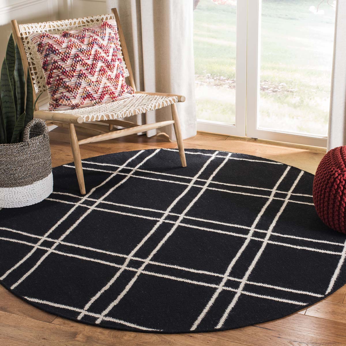 Safavieh Dhurries 638 Rug, DHU638 - Black / Ivory