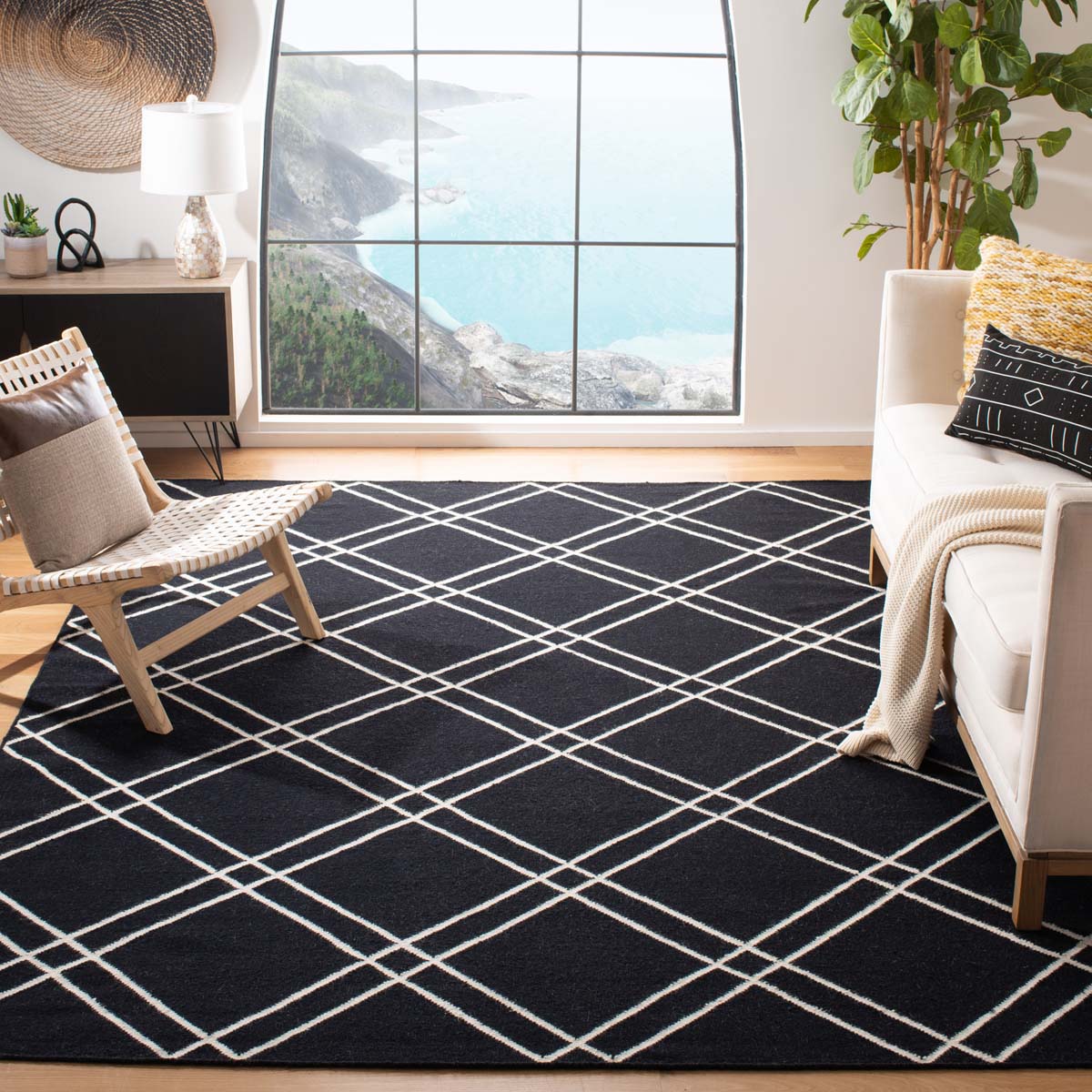 Safavieh Dhurries 638 Rug, DHU638 - Black / Ivory