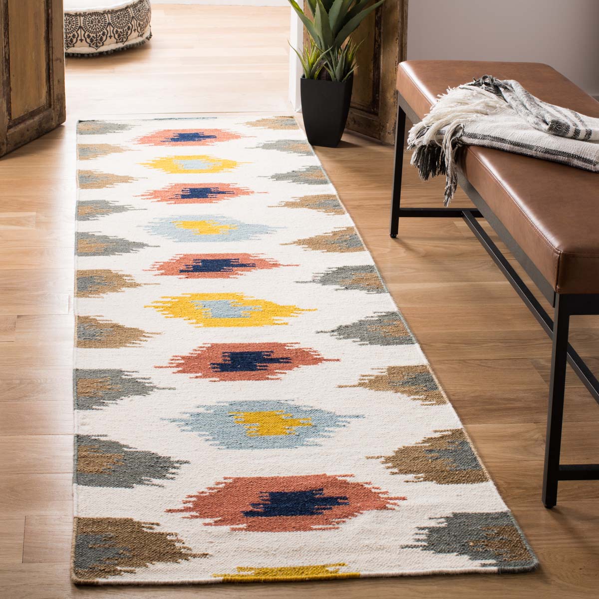 Safavieh Dhurries 648 Rug, DHU648 - Ivory / Multi