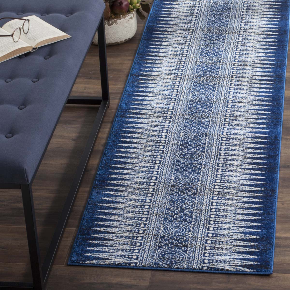 Safavieh Evoke 226 Rug, EVK226 - ROYAL / IVORY