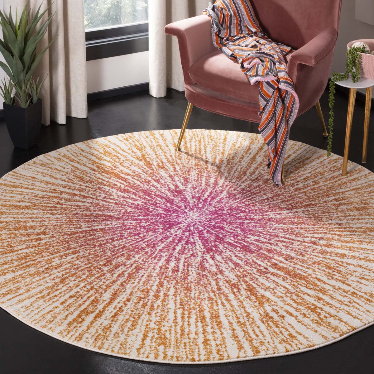 Safavieh Evoke 228 Rug, White, EVK228 - Fuchsia / Cream