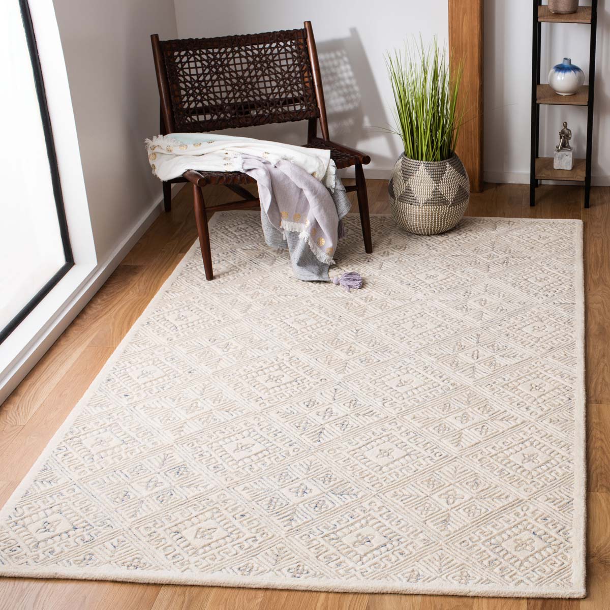 Safavieh Glamour 660 Rug, GLM660 - Ivory / Beige