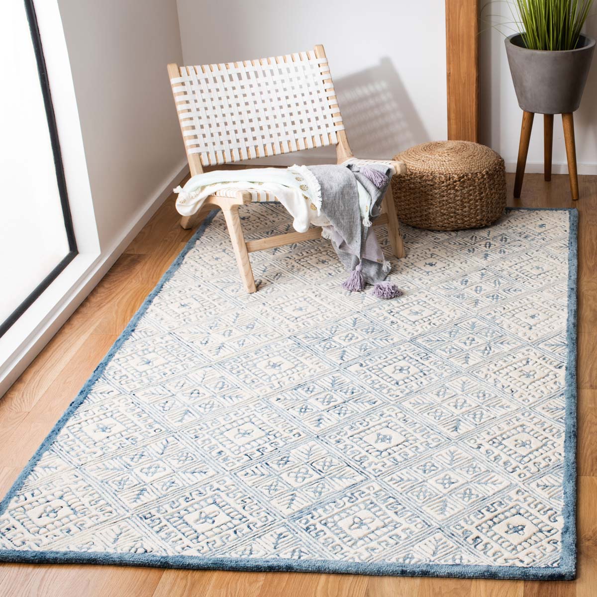 Safavieh Glamour 660 Rug, GLM660 - Blue / Ivory