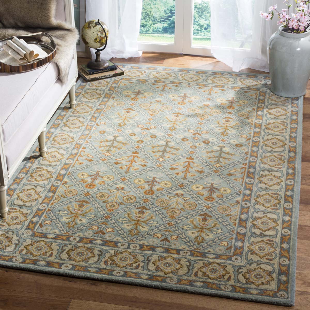 Safavieh Heritage 38A Rug, HG738A - Cream / Blue