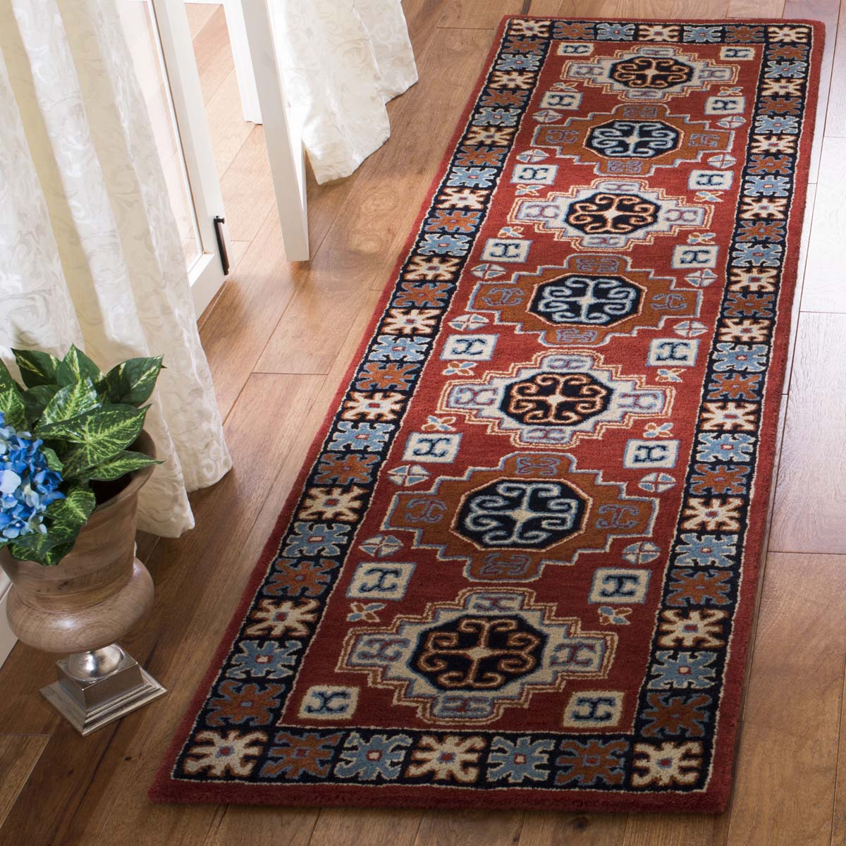 Safavieh Heritage 44Q Rug, HG744Q - Red / Black