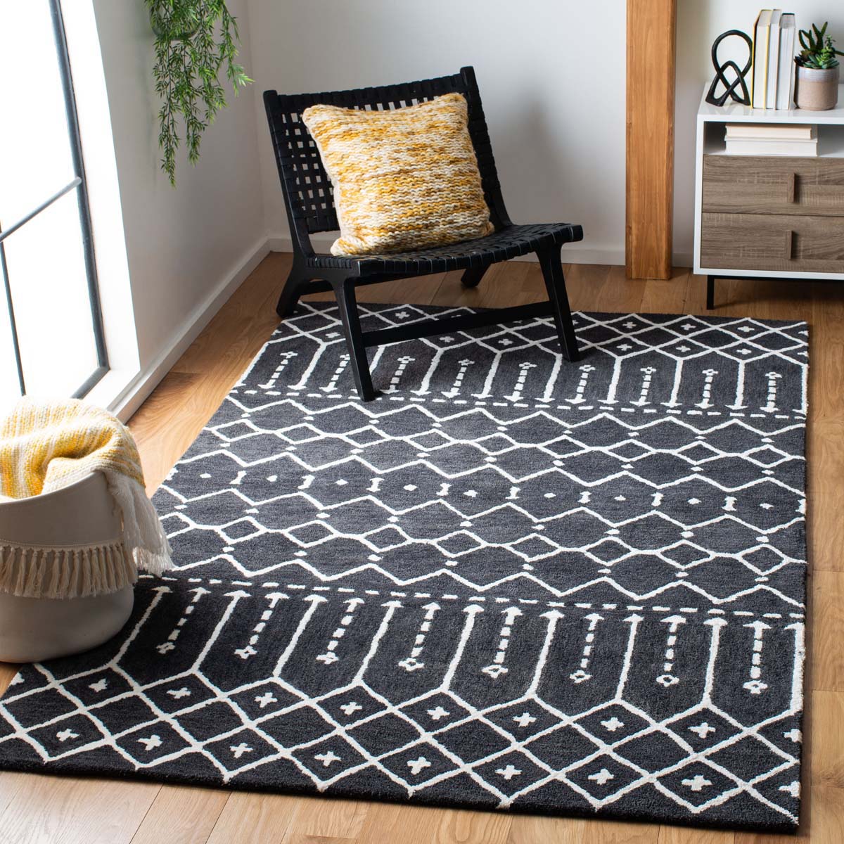 Safavieh Himalaya 903 Rug, HIM903 - Dark Grey / Ivory