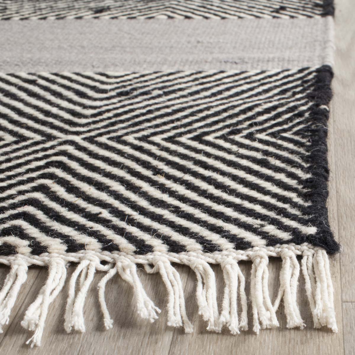 Safavieh Kilim 103 Rug, KLM103 - Grey / Black