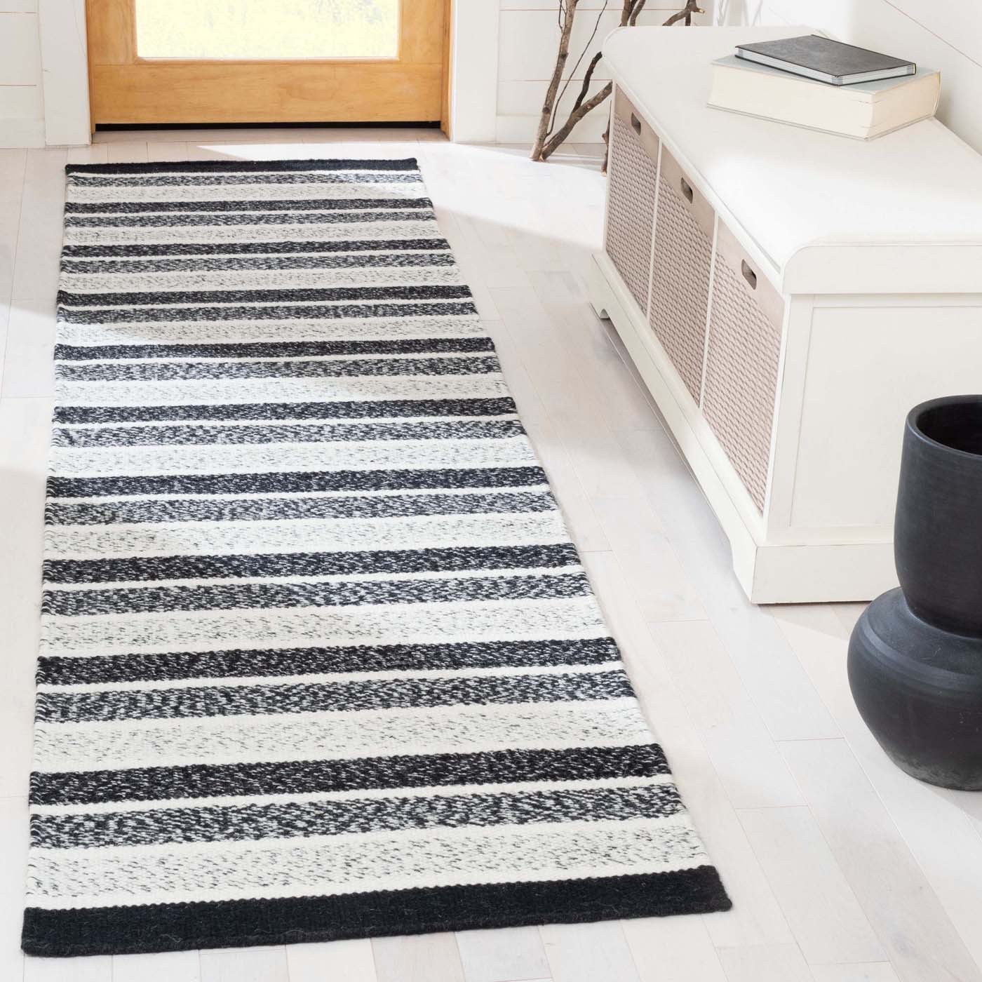 Safavieh Kilim 151 Rug, KLM151 - Black / Ivory