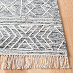 Safavieh Kilim 521 Rug, KLM521 - Black / Ivory