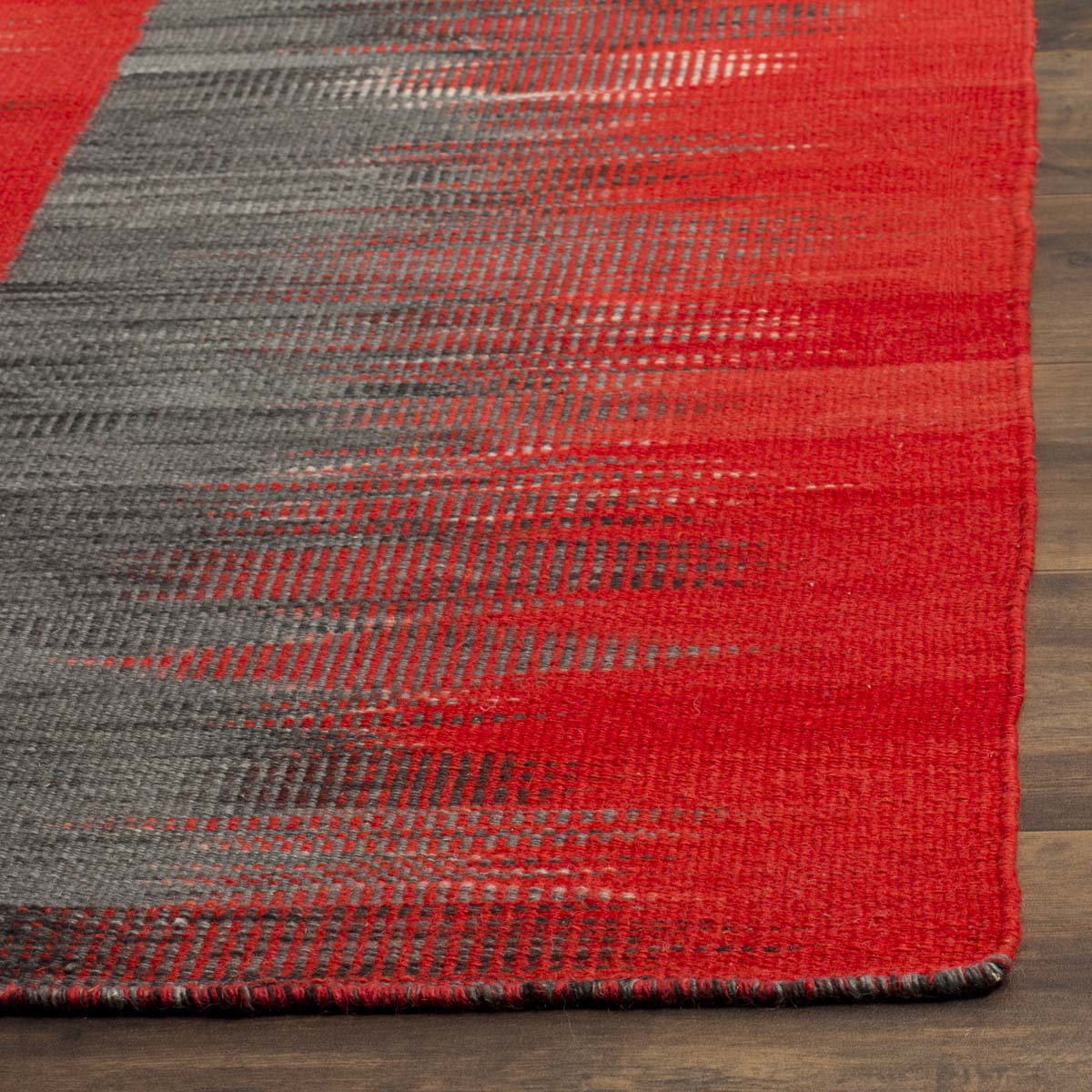 Safavieh Kilim 819 Rug, KLM819 - Red / Charcoal