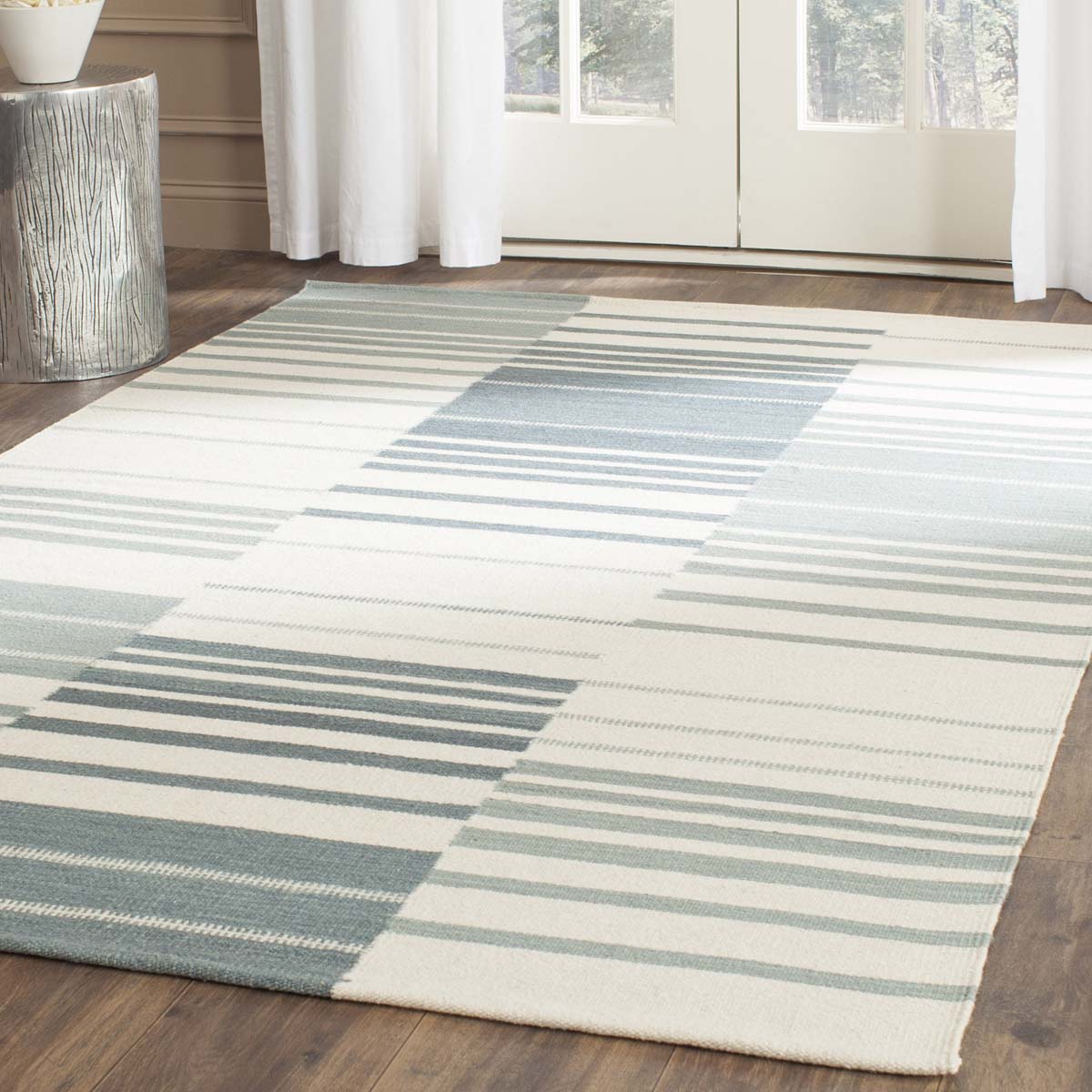 Safavieh Kilim 953 Rug, KLM953 - Blue / Ivory