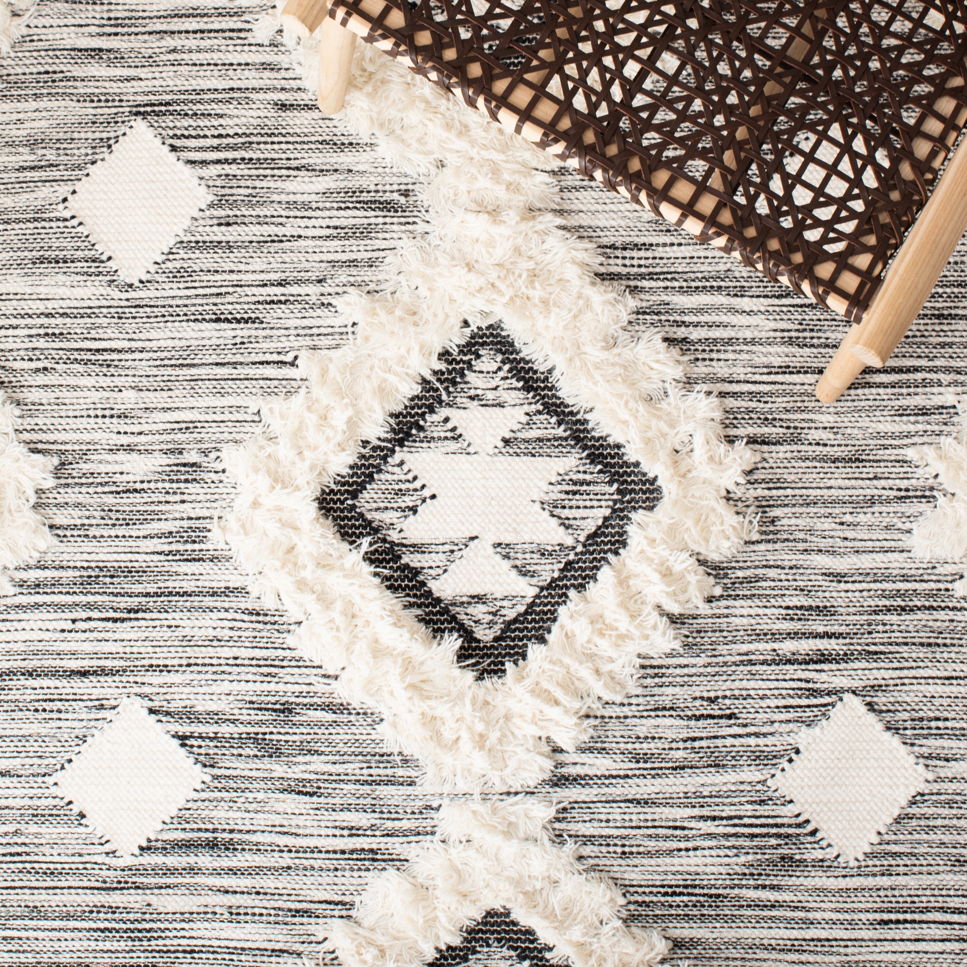 Safavieh Kenya 275 Rug, KNY275 - Black / Ivory