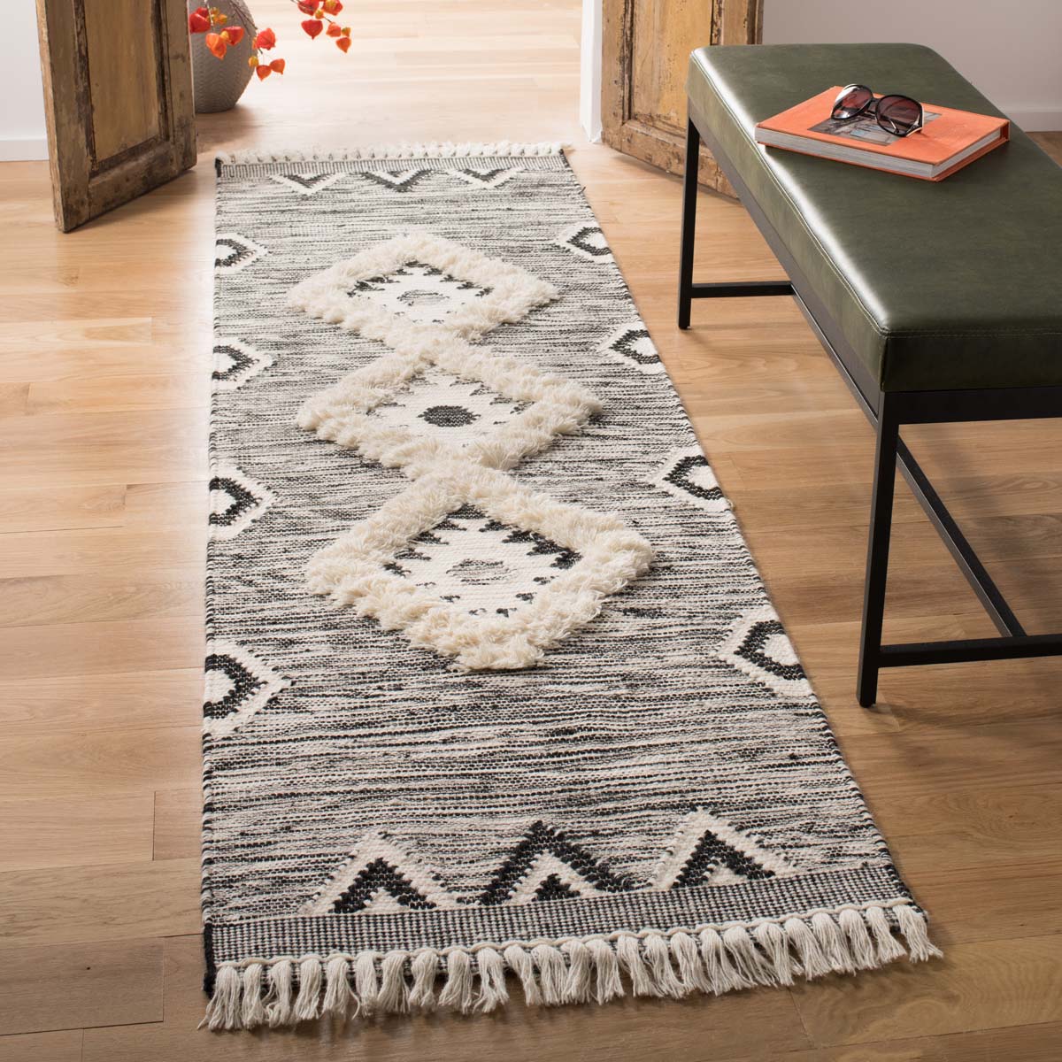 Safavieh Kenya 906 Rug, KNY906 - Black / Ivory