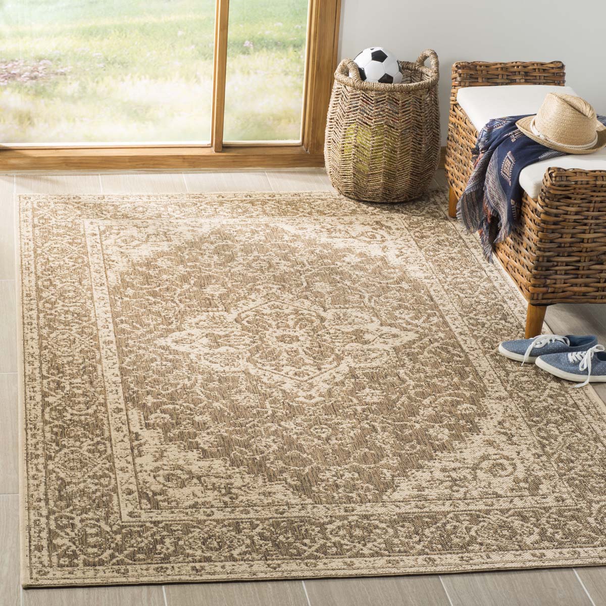 Safavieh Linden 100 137 Rug, LND137 - Beige / Cream