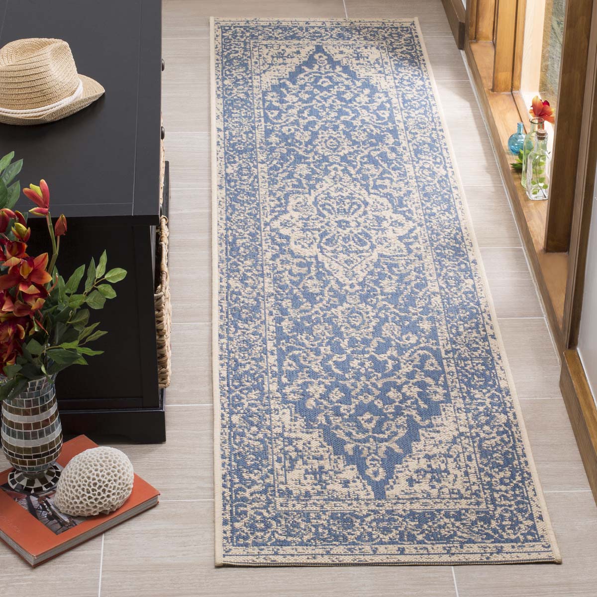 Safavieh Linden 100 137 Rug, LND137 - Blue / Creme