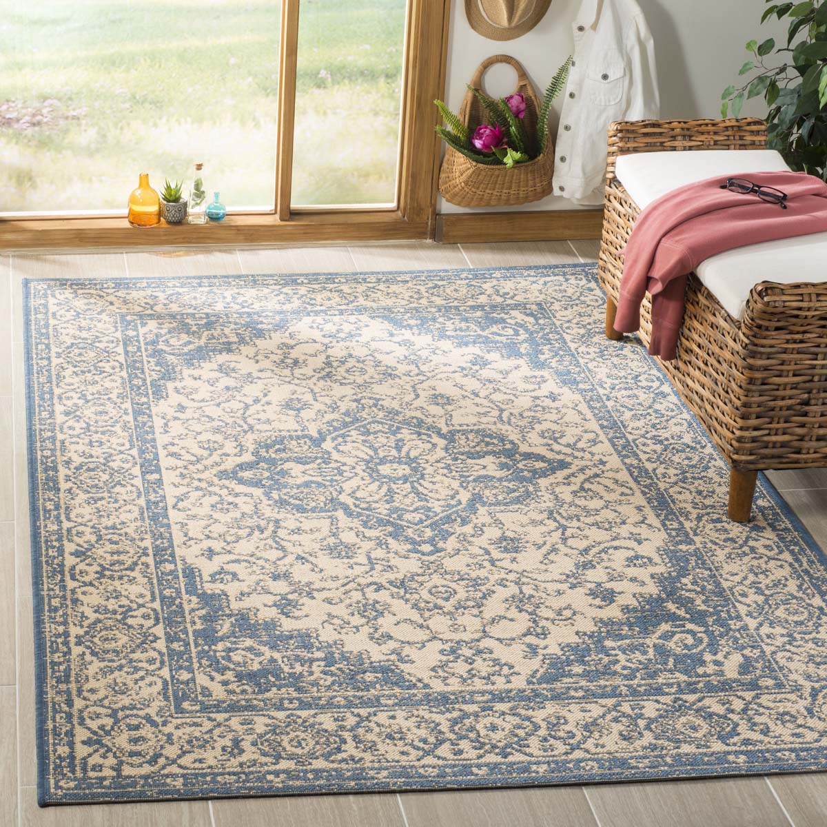 Safavieh Linden 100 137 Rug, LND137 - Cream / Blue