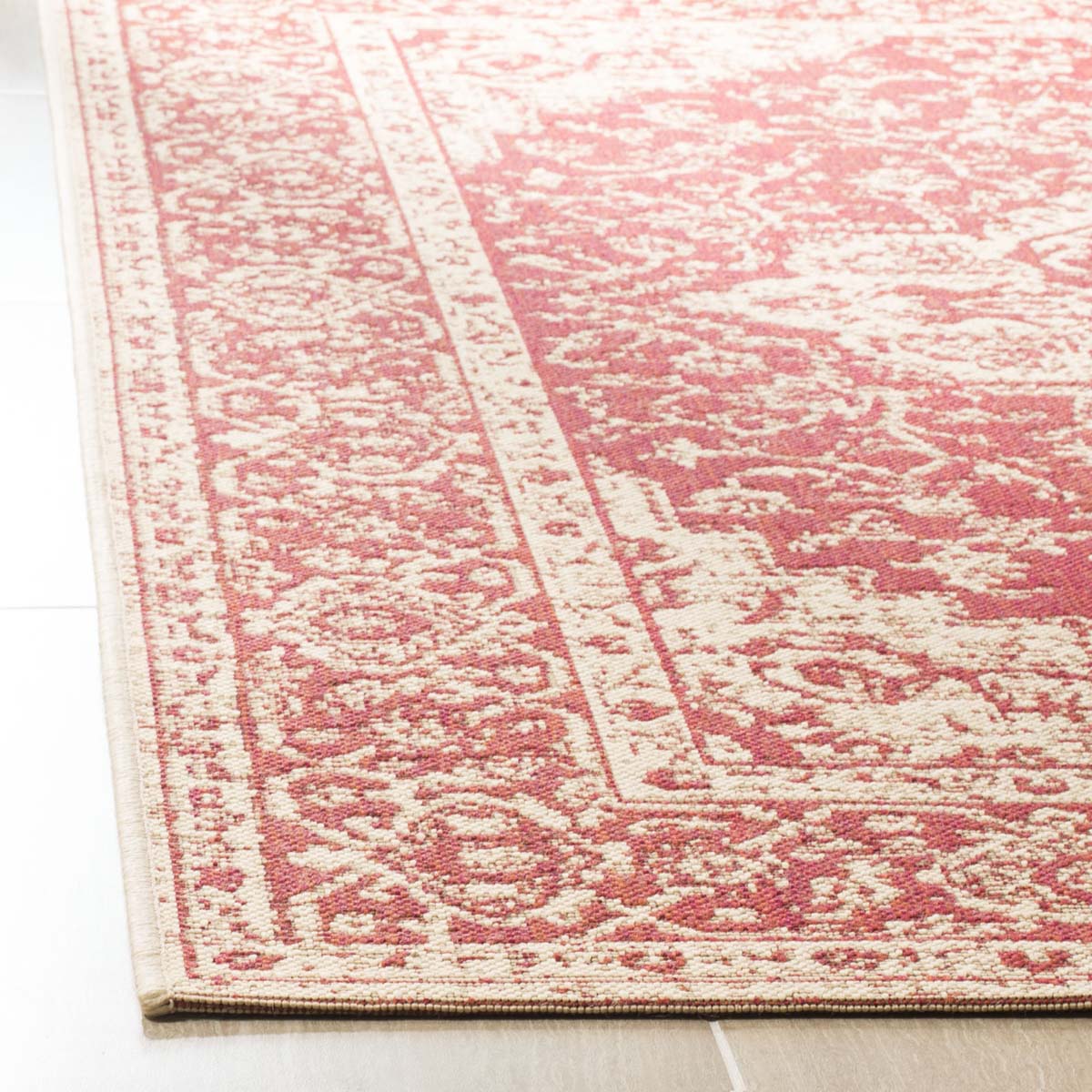 Safavieh Linden 100 137 Rug, LND137 - Red / Creme