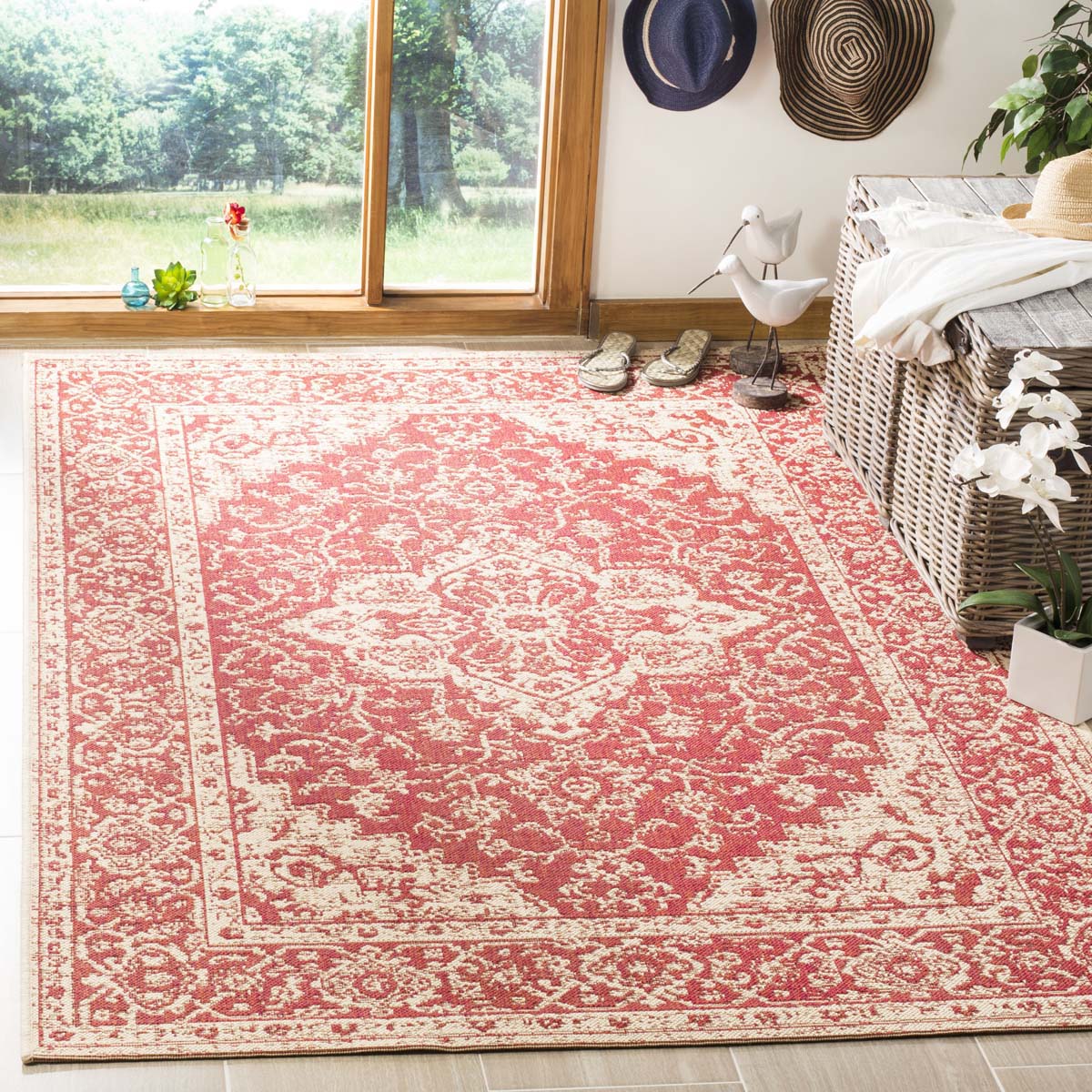 Safavieh Linden 100 137 Rug, LND137 - Red / Creme