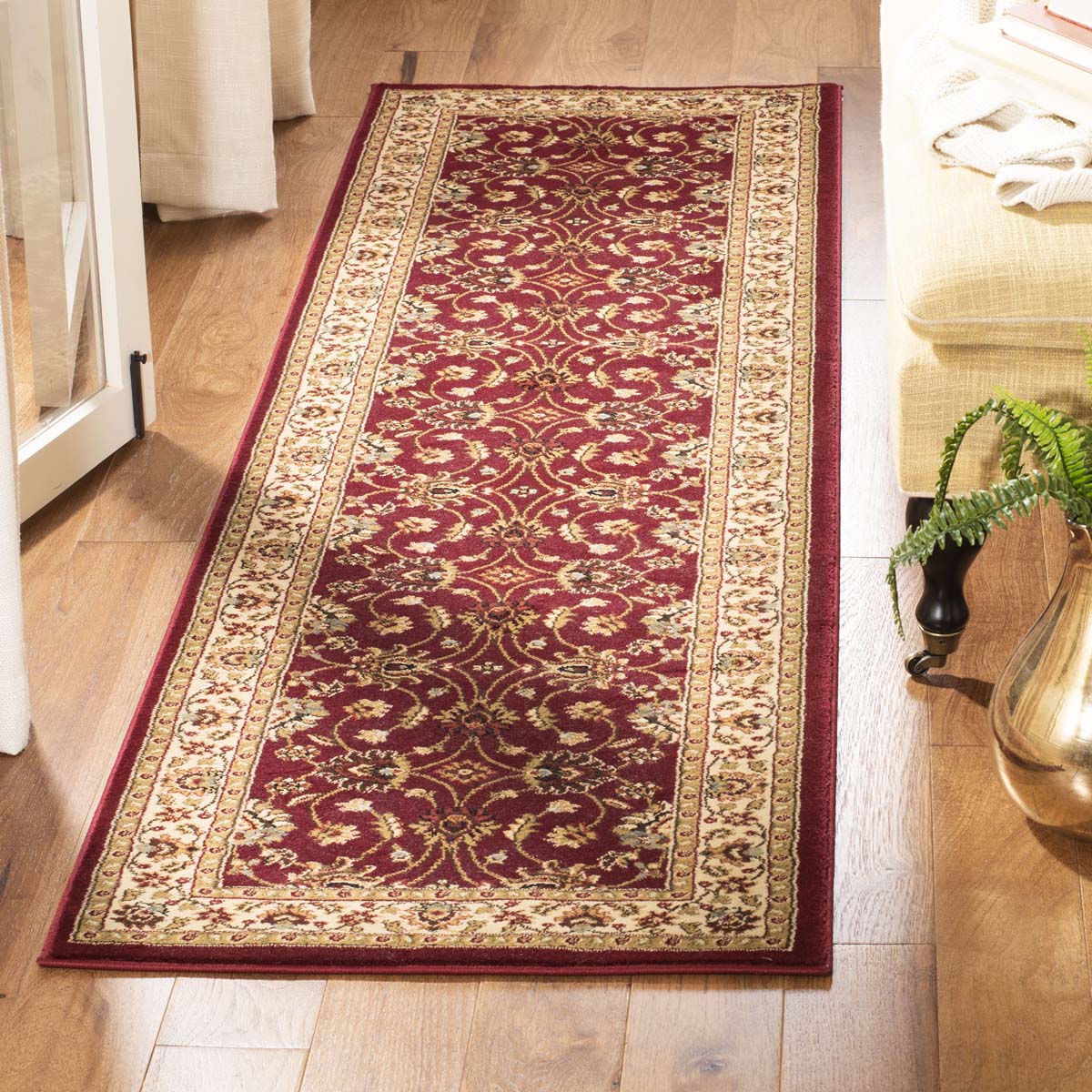 Safavieh Lyndhurst 553 Rug, LNH553 - Red / Ivory