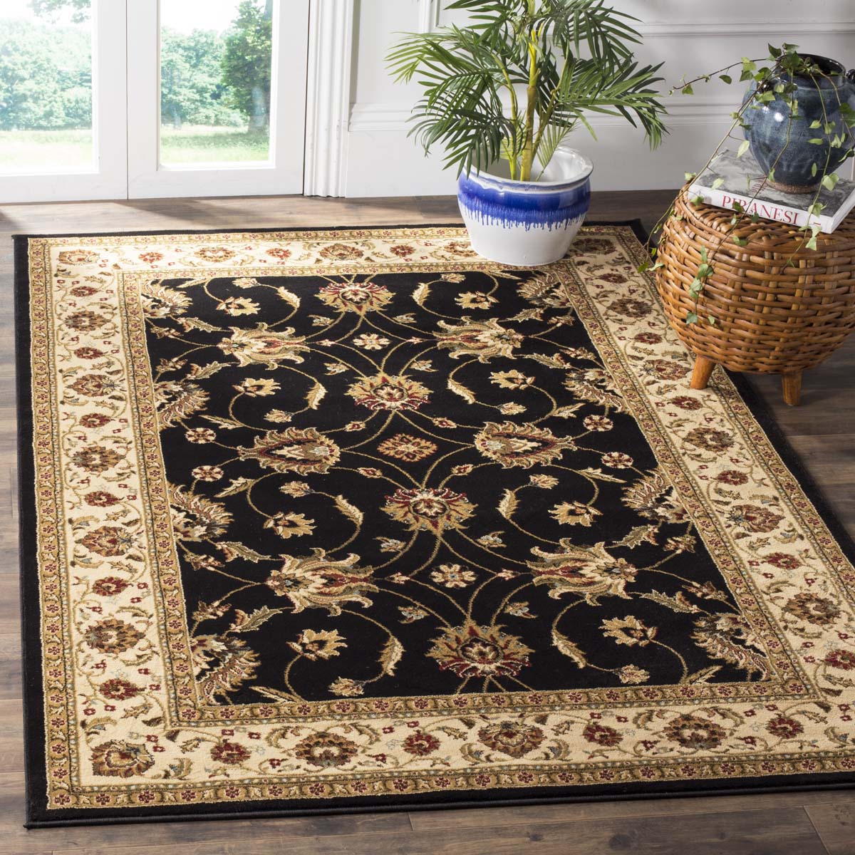 Safavieh Lyndhurst 553 Rug, LNH553 - Black / Ivory