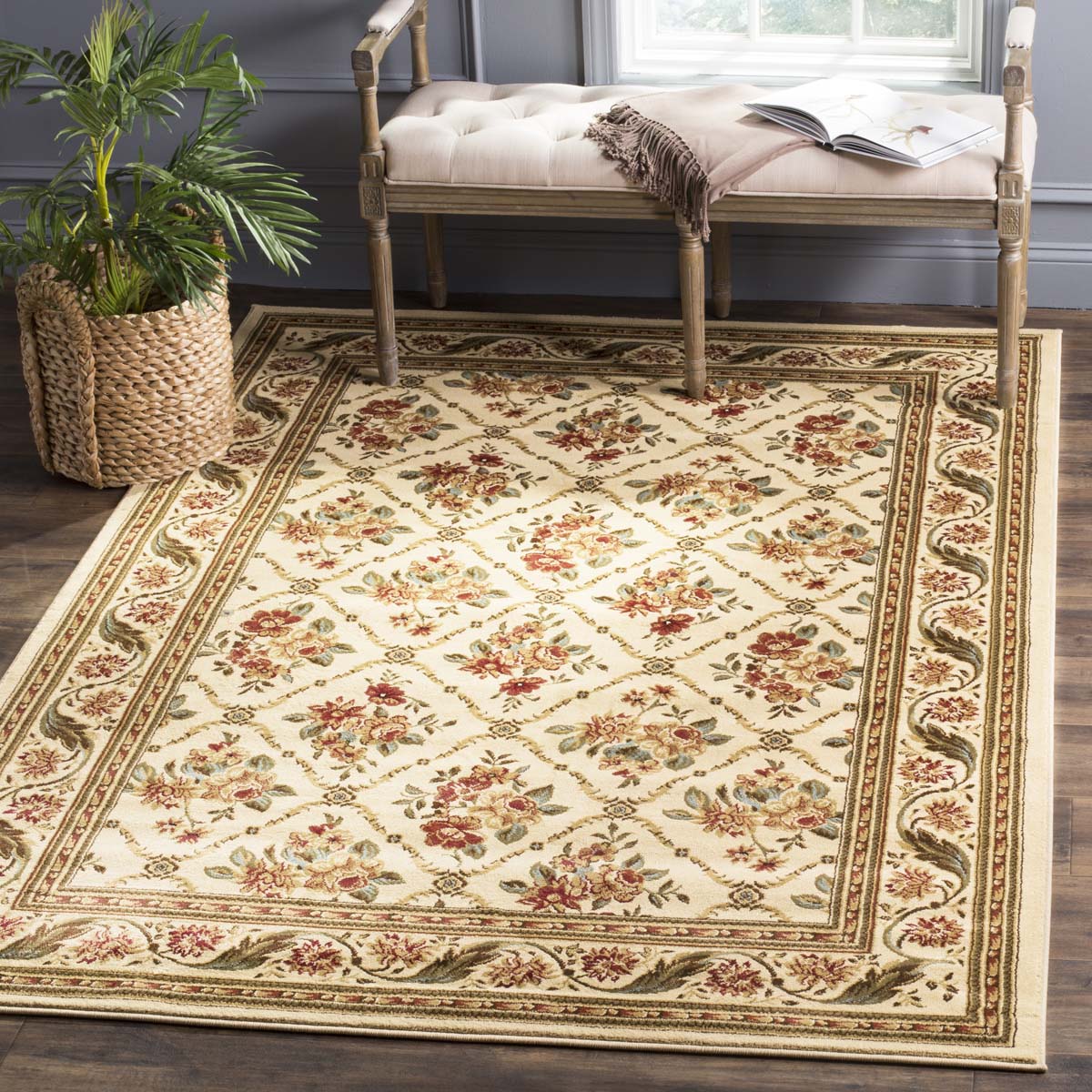 Safavieh Lyndhurst 556 Rug, LNH556 - Ivory / Ivory