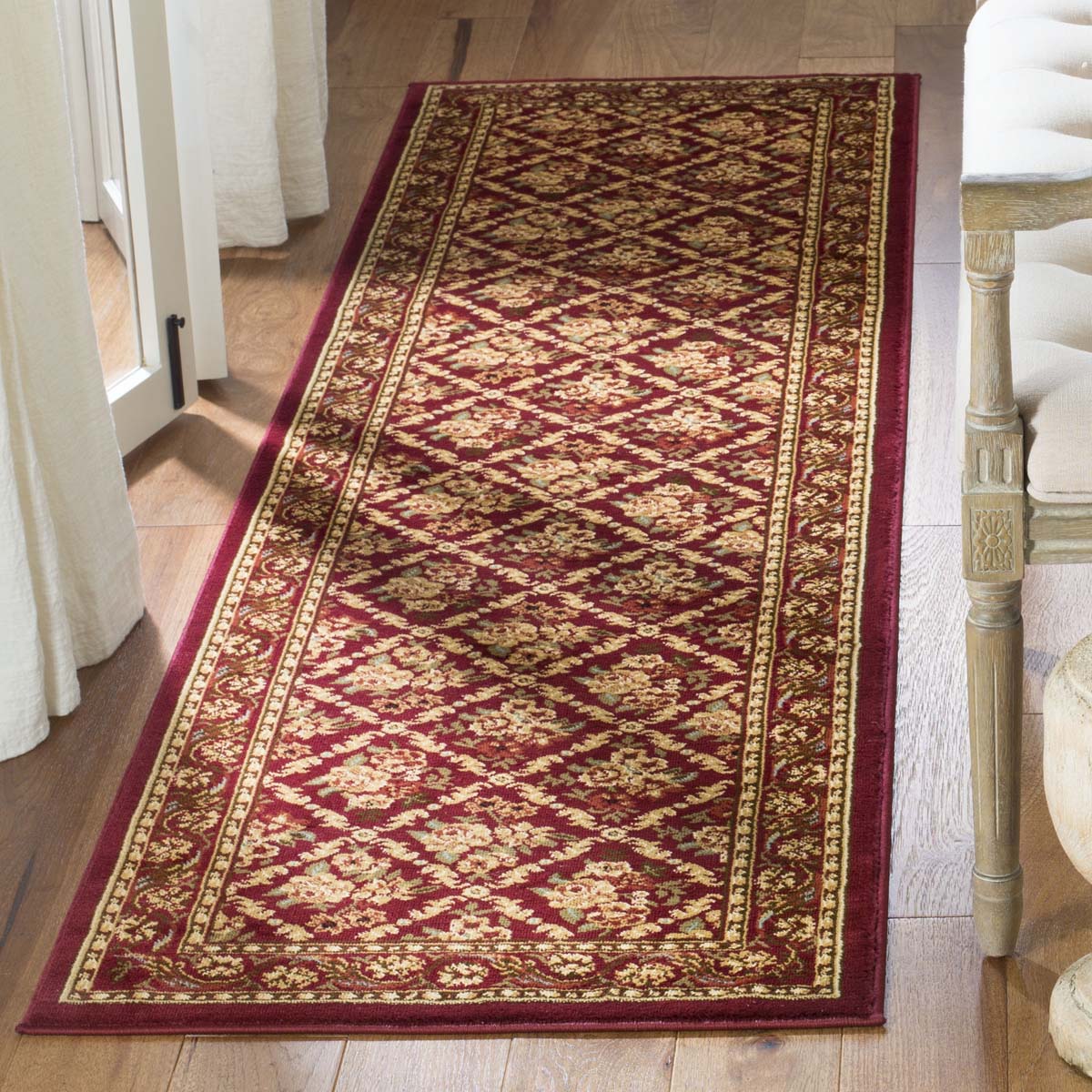 Safavieh Lyndhurst 556 Rug, LNH556 - Red / Red