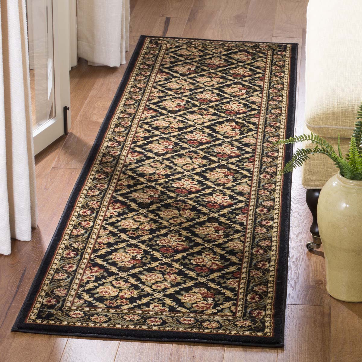 Safavieh Lyndhurst 556 Rug, LNH556 - Black / Black