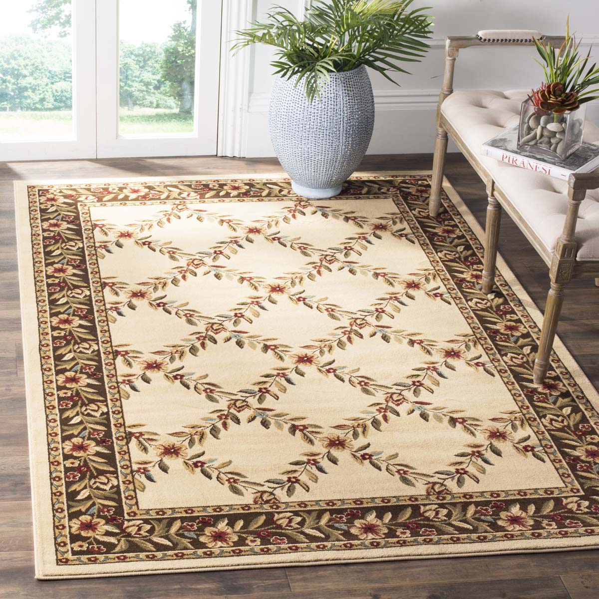 Safavieh Lyndhurst 557 Rug, LNH557 - Ivory / Brown