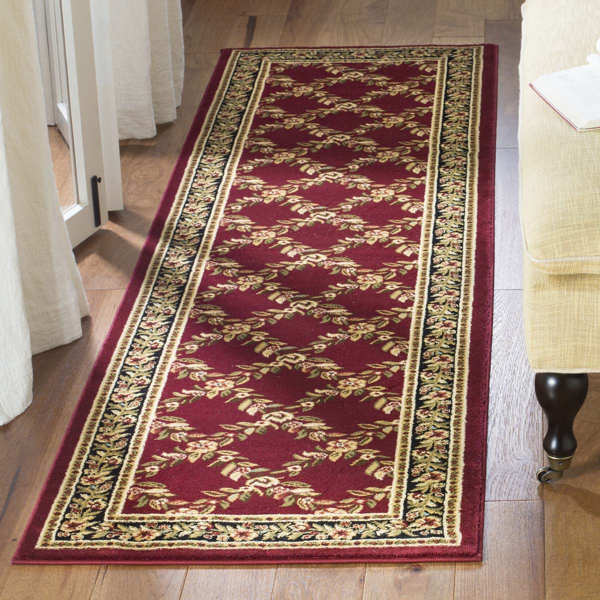 Safavieh Lyndhurst 557 Rug, LNH557 - Red / Black