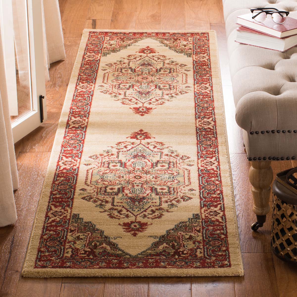 Safavieh Mahal 678 Rug, MAH678 - Creme / Red