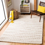 Safavieh Manhattan 159 Rug, MAN159 - Beige / Ivory