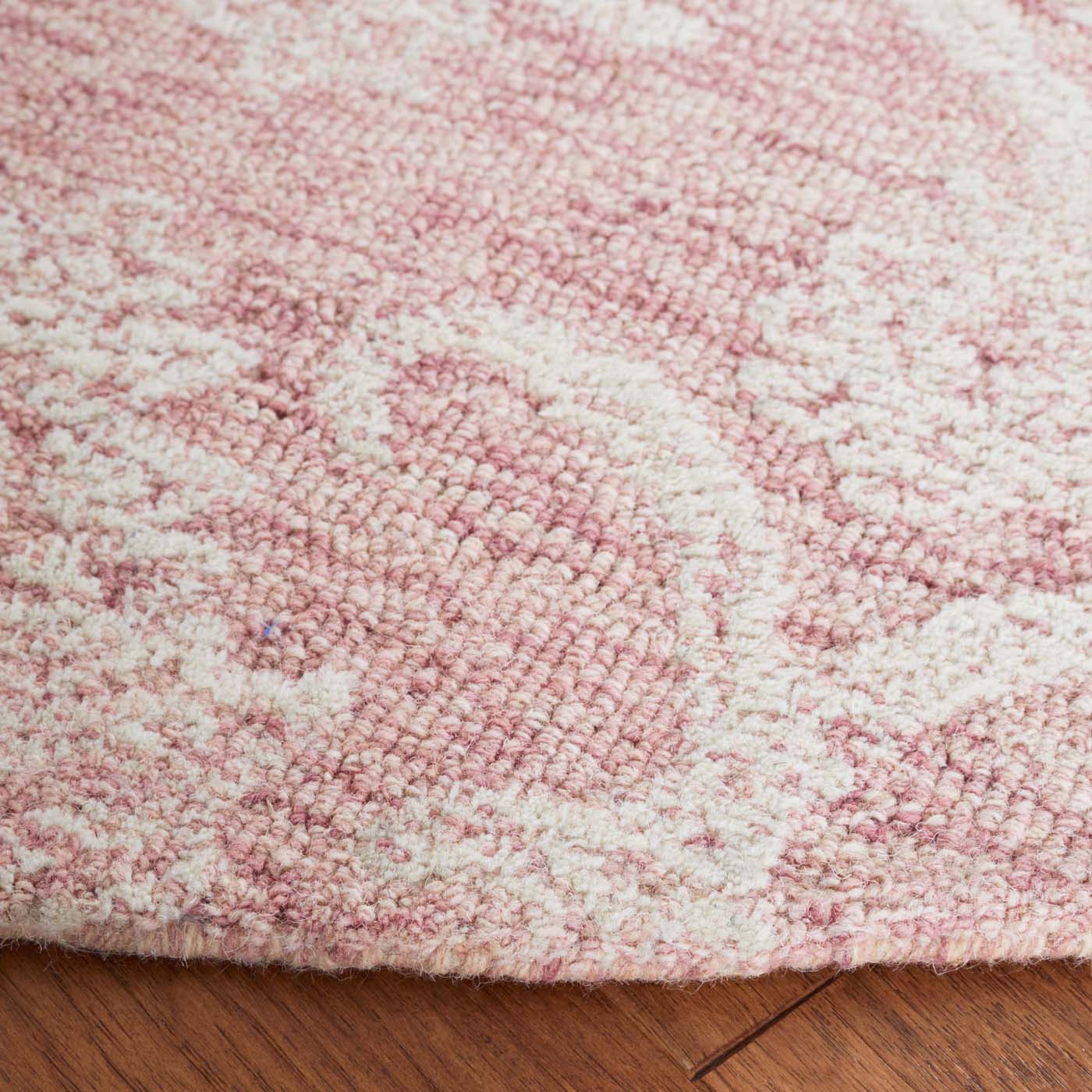 Safavieh Metro 996 Rug, MET996 - Pink / Ivory