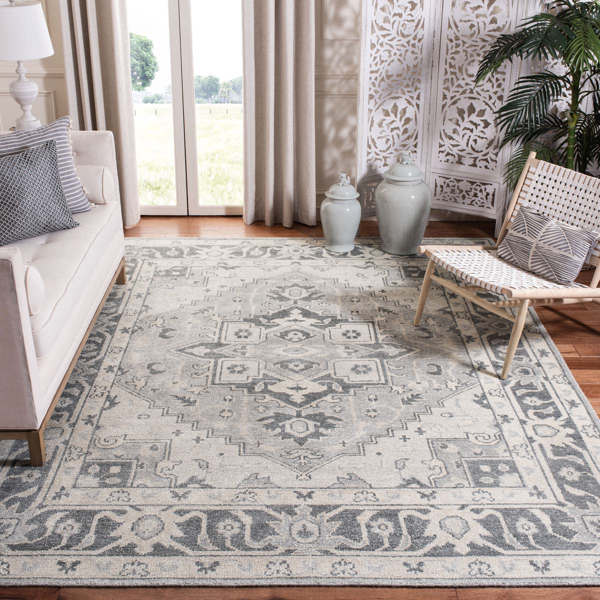 Safavieh Maharaja 423 Rug, MHJ423 - Grey / Ivory