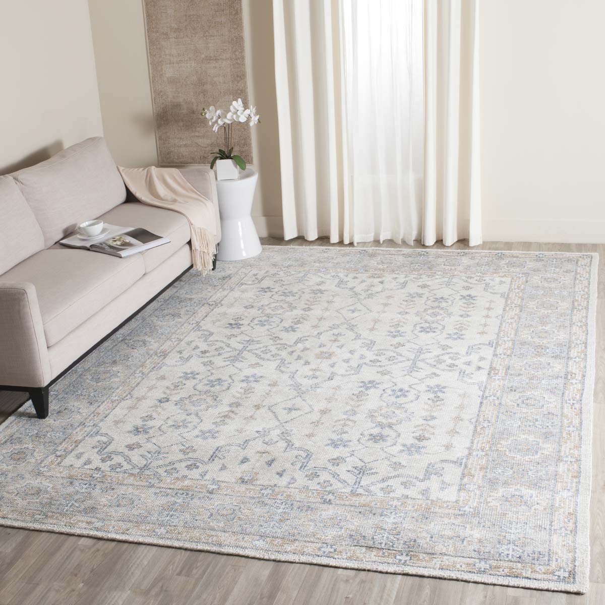 Safavieh Maharaja 441 Rug, MHJ441 - Ivory / Blue