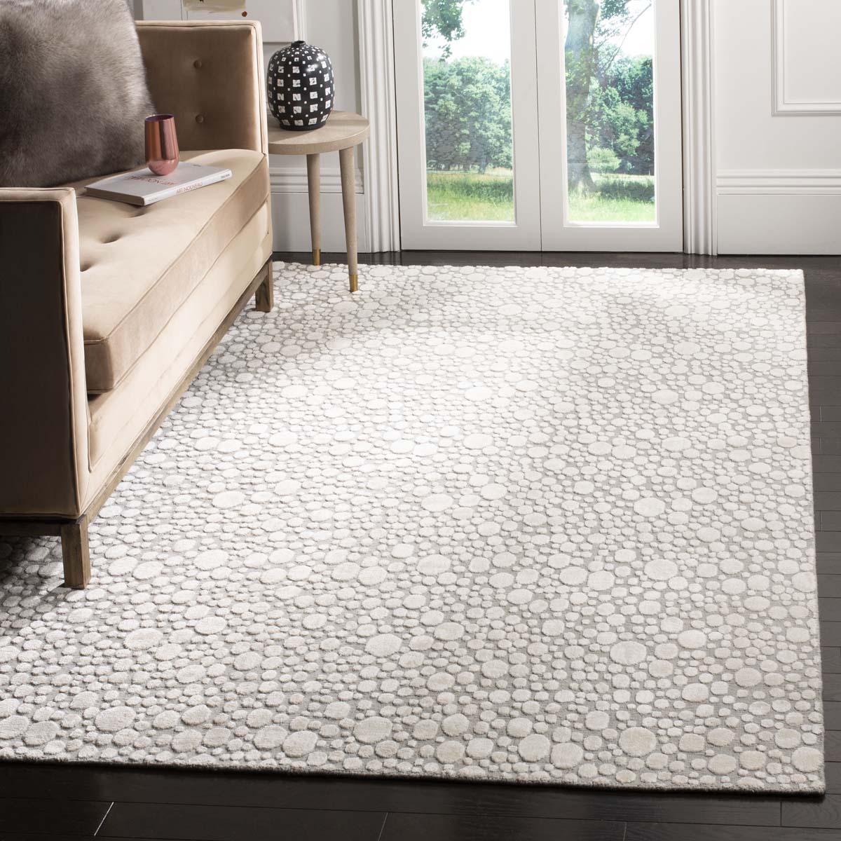 Safavieh Mirage 680 Rug, MIR680 - Silver / Cream