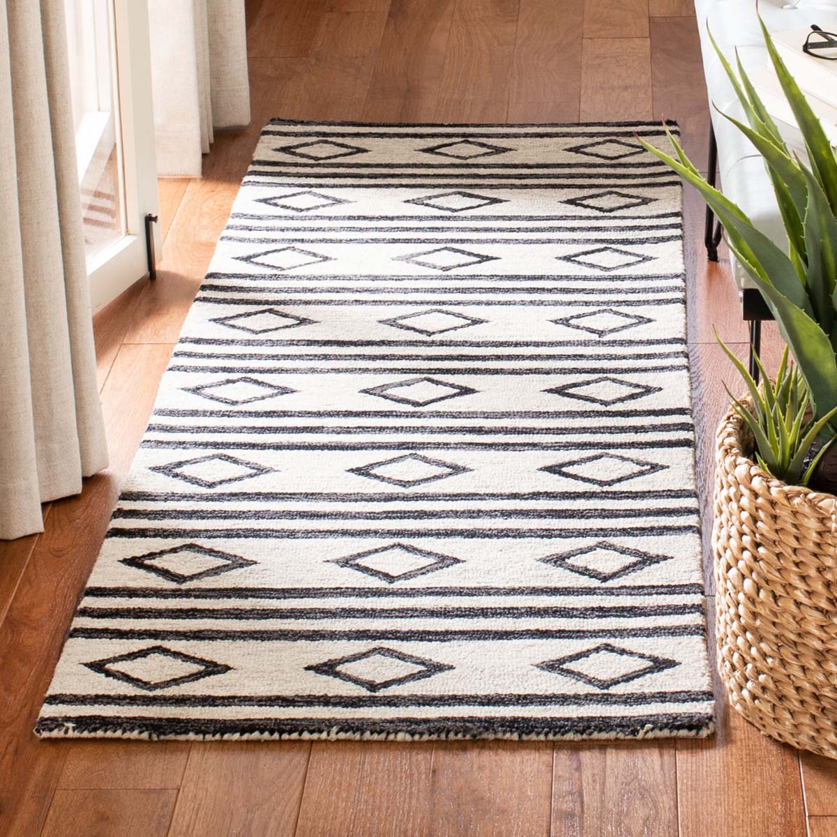 Safavieh Micro-Loop 153 Rug, MLP153 - Ivory / Charcoal