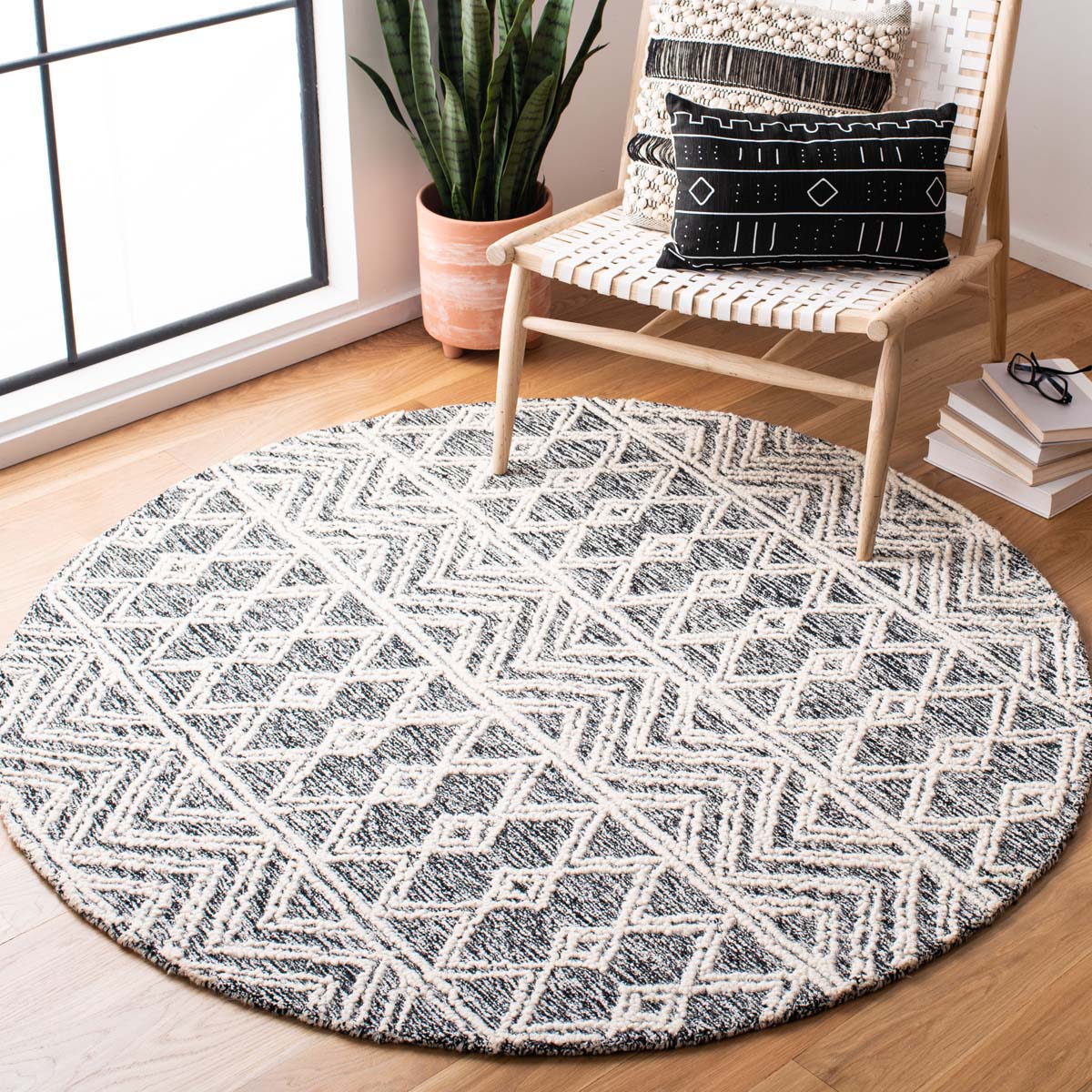 Safavieh Micro-Loop 203 Rug, MLP203 - Ivory / Black