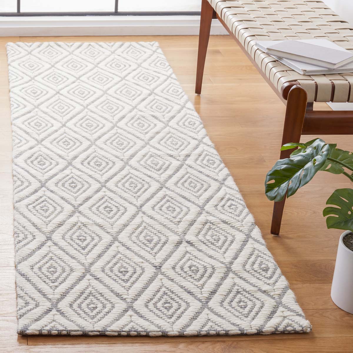 Safavieh Marbella 308 Rug, MRB308 - Grey / Ivory