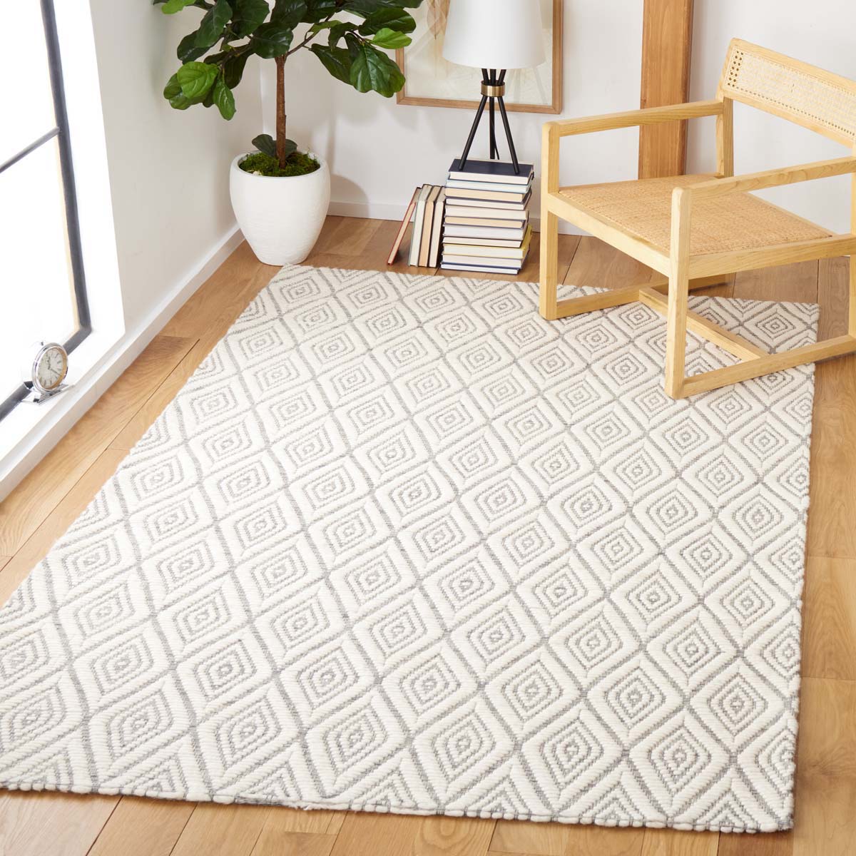 Safavieh Marbella 308 Rug, MRB308 - Grey / Ivory