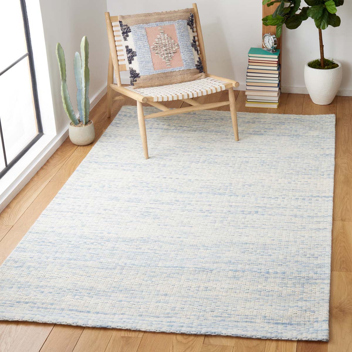 Safavieh Marbella 311 Rug, MRB311 - Blue / Ivory