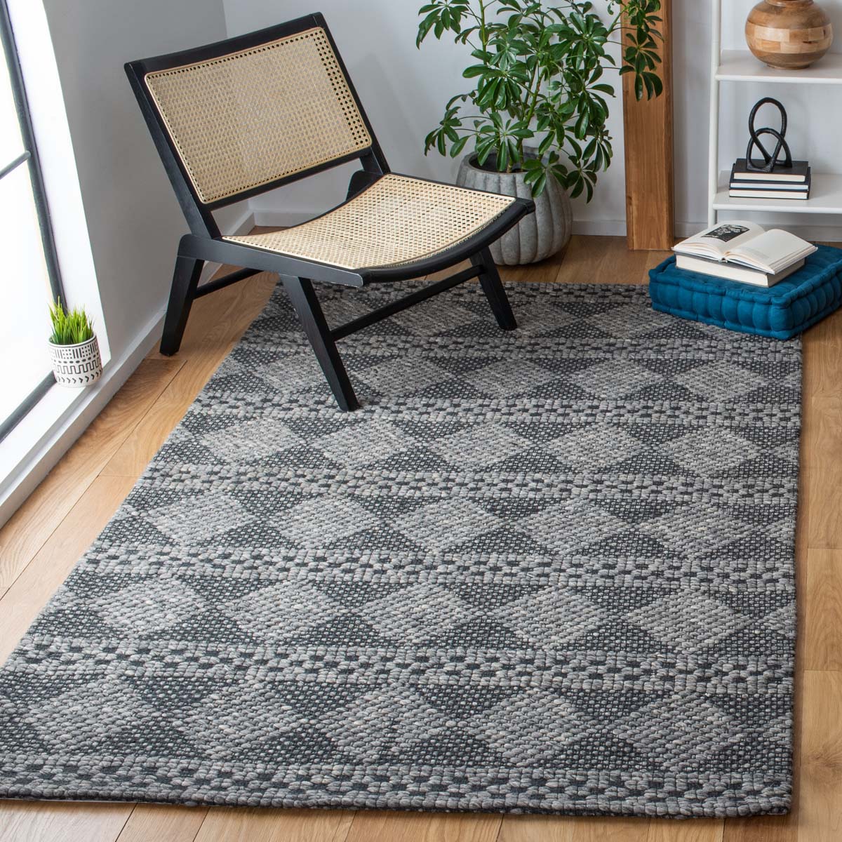 Safavieh Marbella 552 Rug, MRB552 - Dark Grey