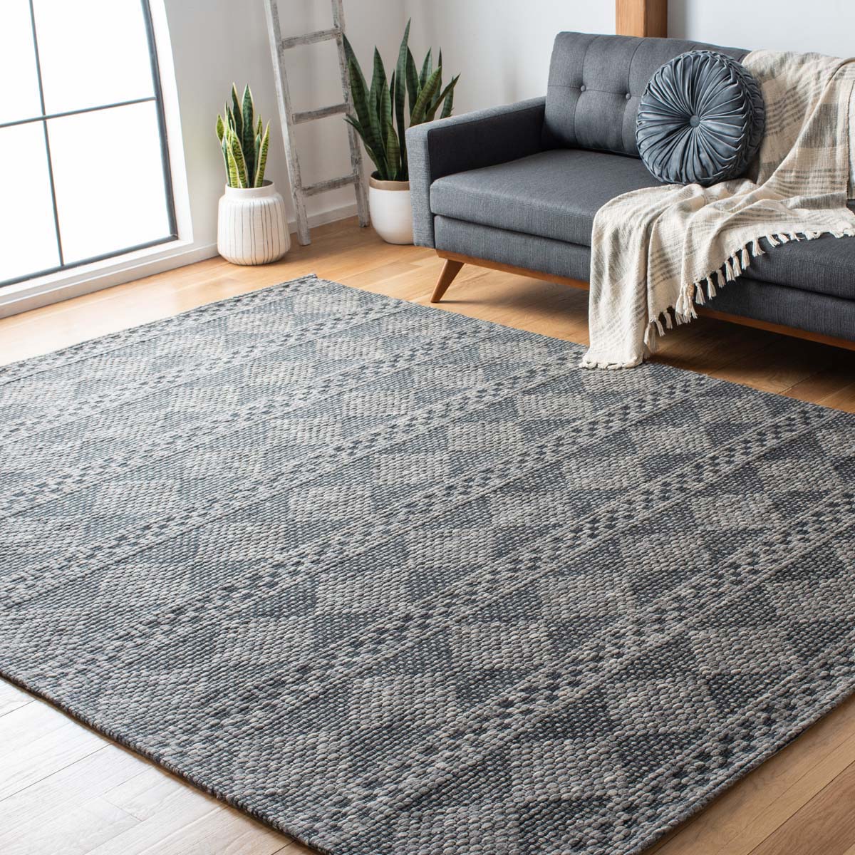 Safavieh Marbella 552 Rug, MRB552 - Dark Grey