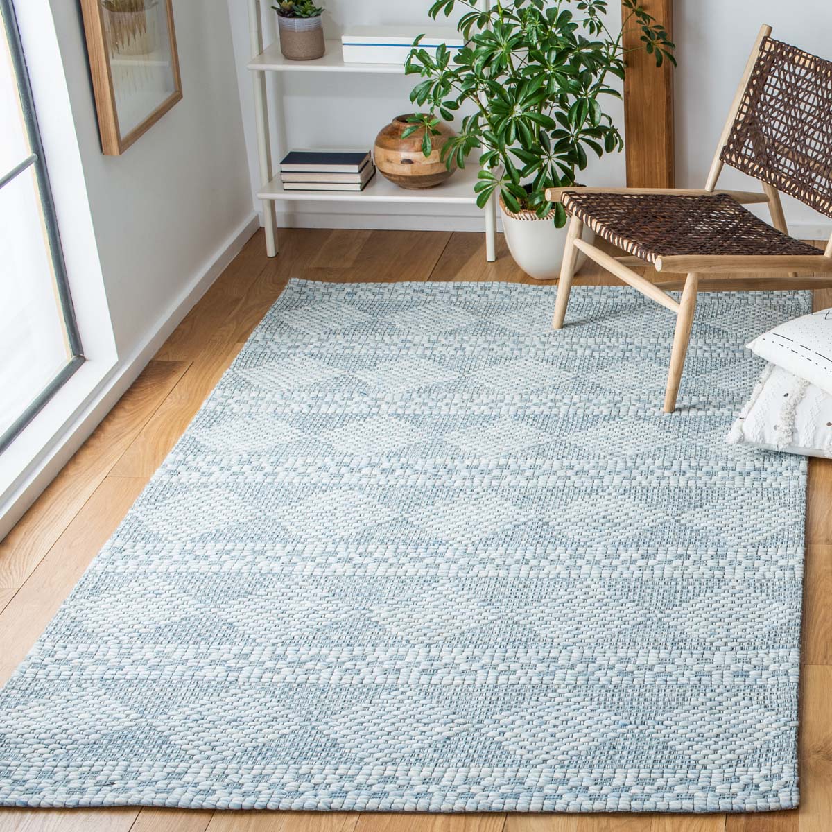 Safavieh Marbella 552 Rug, MRB552 - Blue