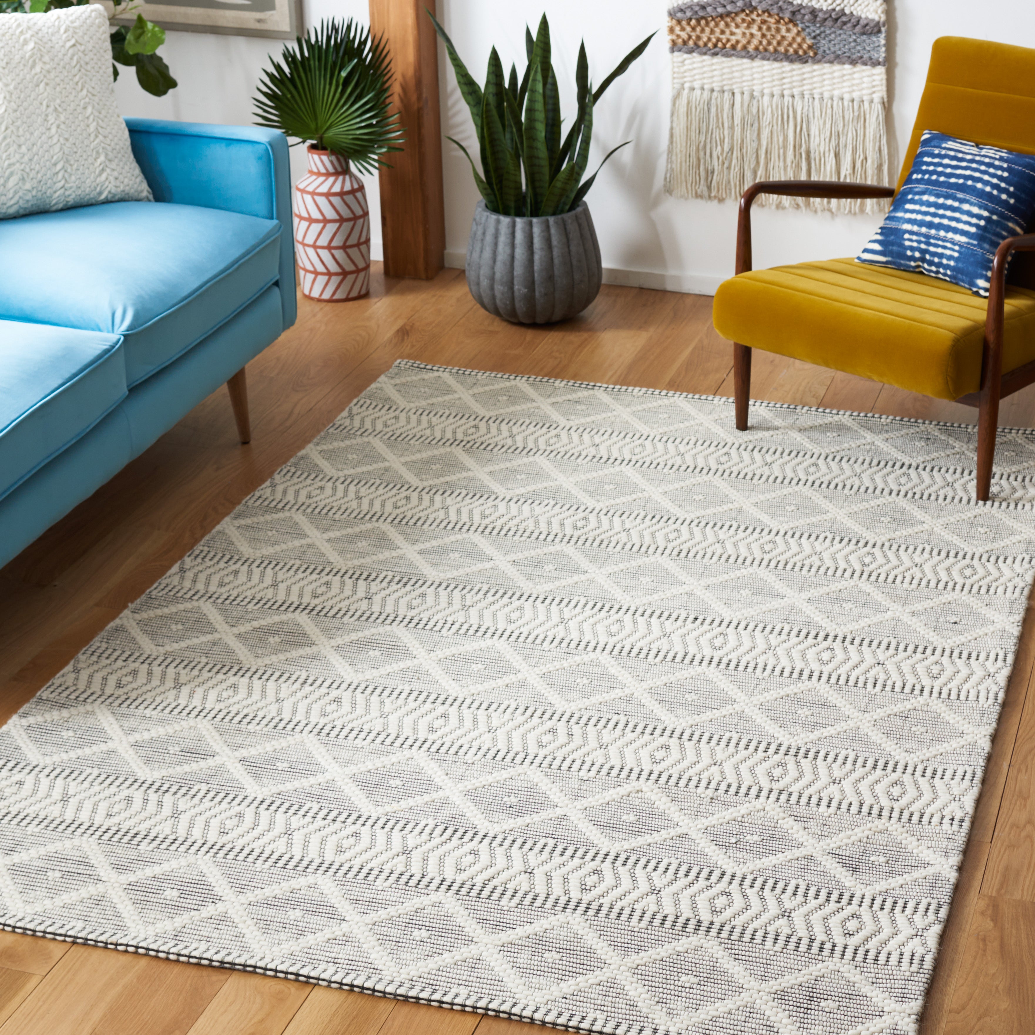 Safavieh Marbella 751 Rug, MRB751 - Ivory / Black