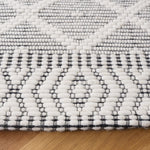 Safavieh Marbella 751 Rug, MRB751 - Ivory / Black