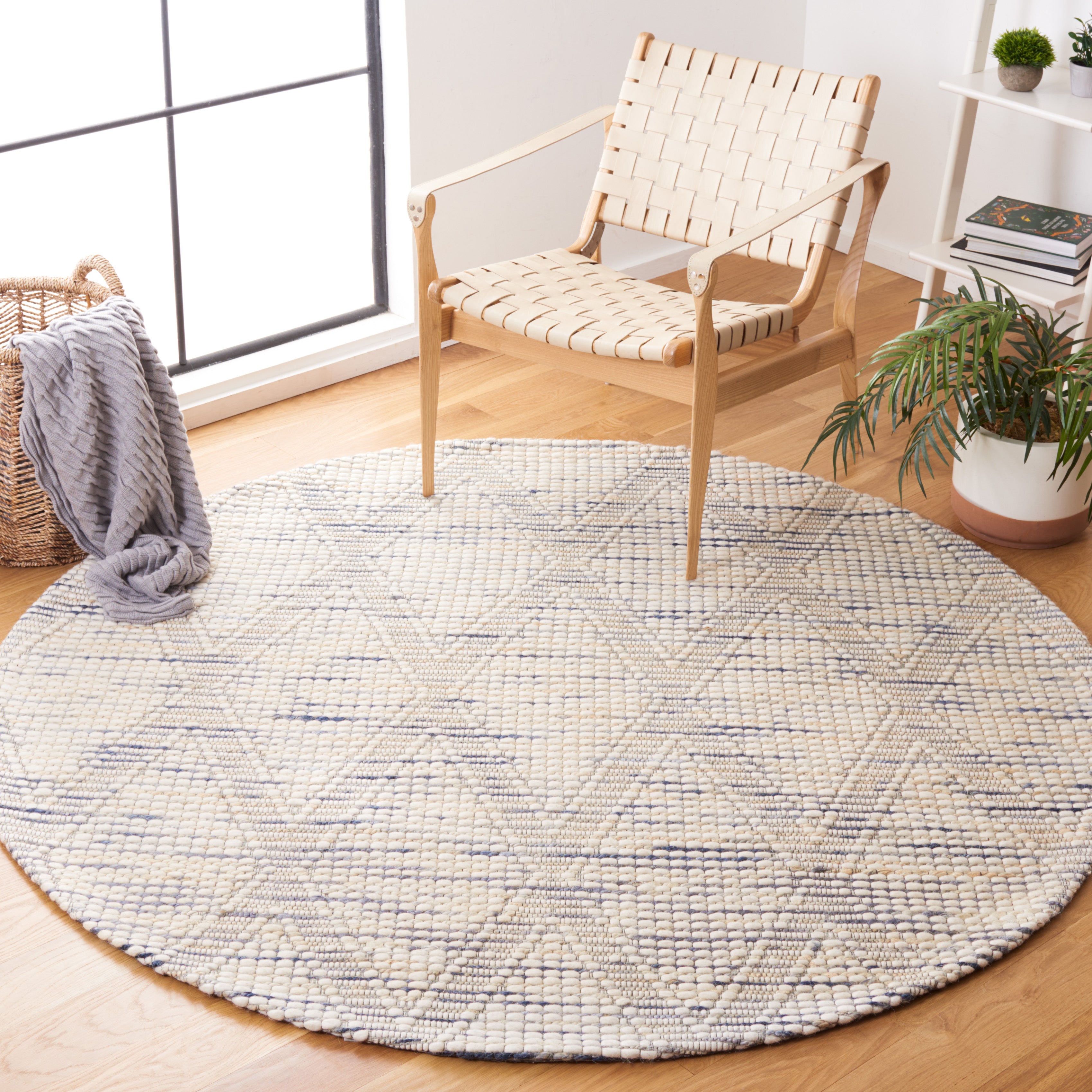 Safavieh Marbella 901 Rug, MRB901 - Ivory / Blue