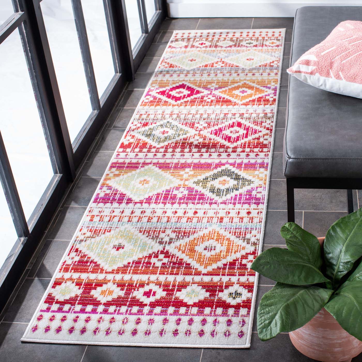 Safavieh Montage 271 Rug, MTG271 - Red / Fuchsia