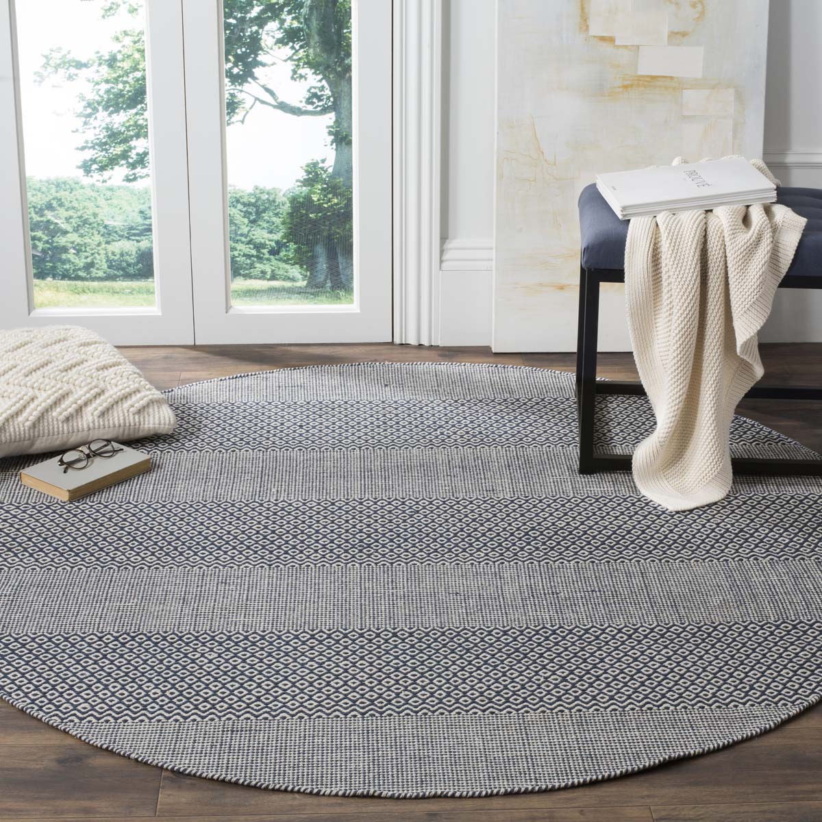 Safavieh Montauk 330 Rug, MTK330 - Ivory / Navy