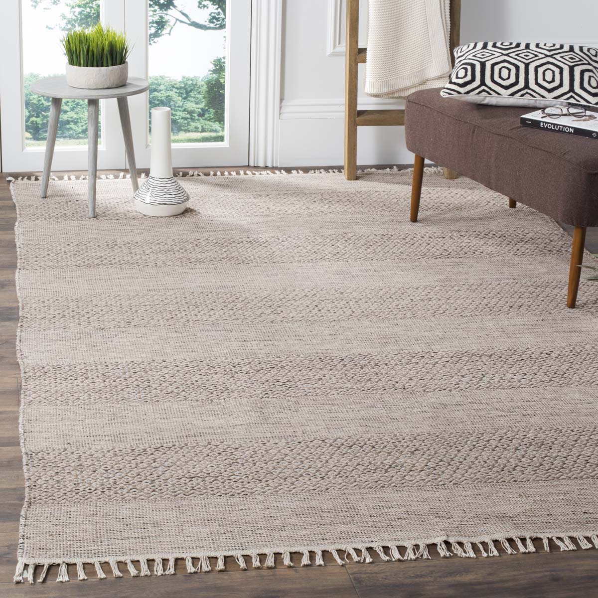 Safavieh Montauk 330 Rug, MTK330 - Ivory / Steel Grey